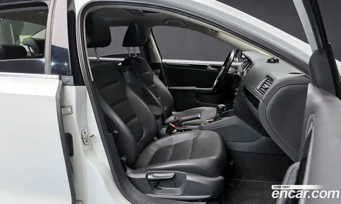 Volkswagen Jetta 2016 2.0 Автомат в Москве № 153765, фото 17