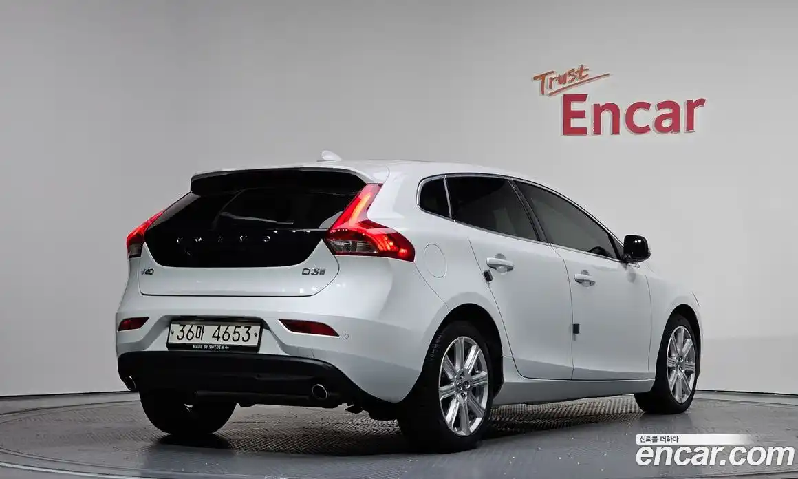 Volvo V40 2018 2.0 Автомат в Москве № 155373, фото 19