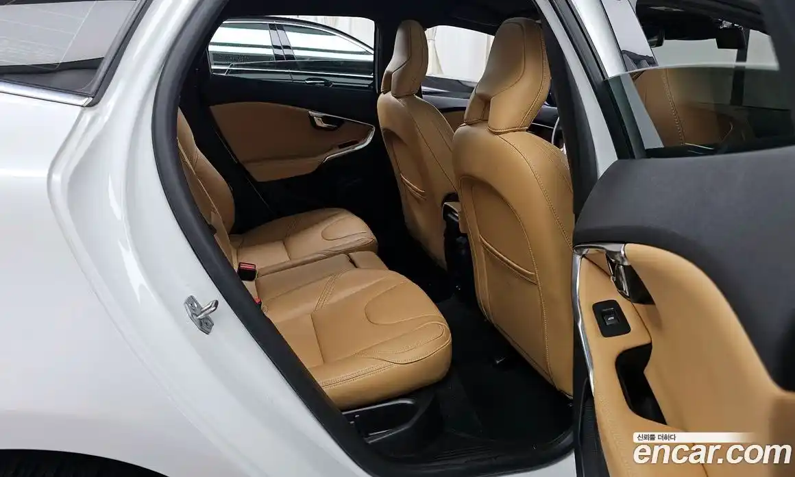 Volvo V40 2018 2.0 Автомат в Москве № 155373, фото 20