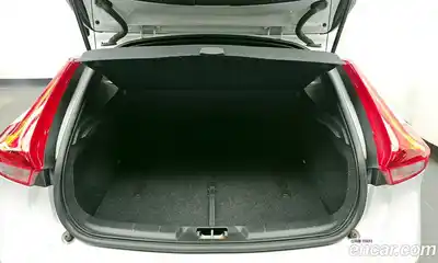 Volvo V40 2018 2.0 Автомат в Москве № 155373, миниатюра 3