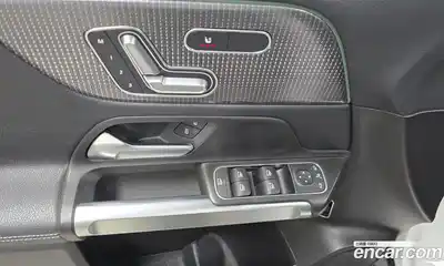 Mercedes-Benz GLB-Class 2020 2.0 Автомат в Москве № 161270, миниатюра 4