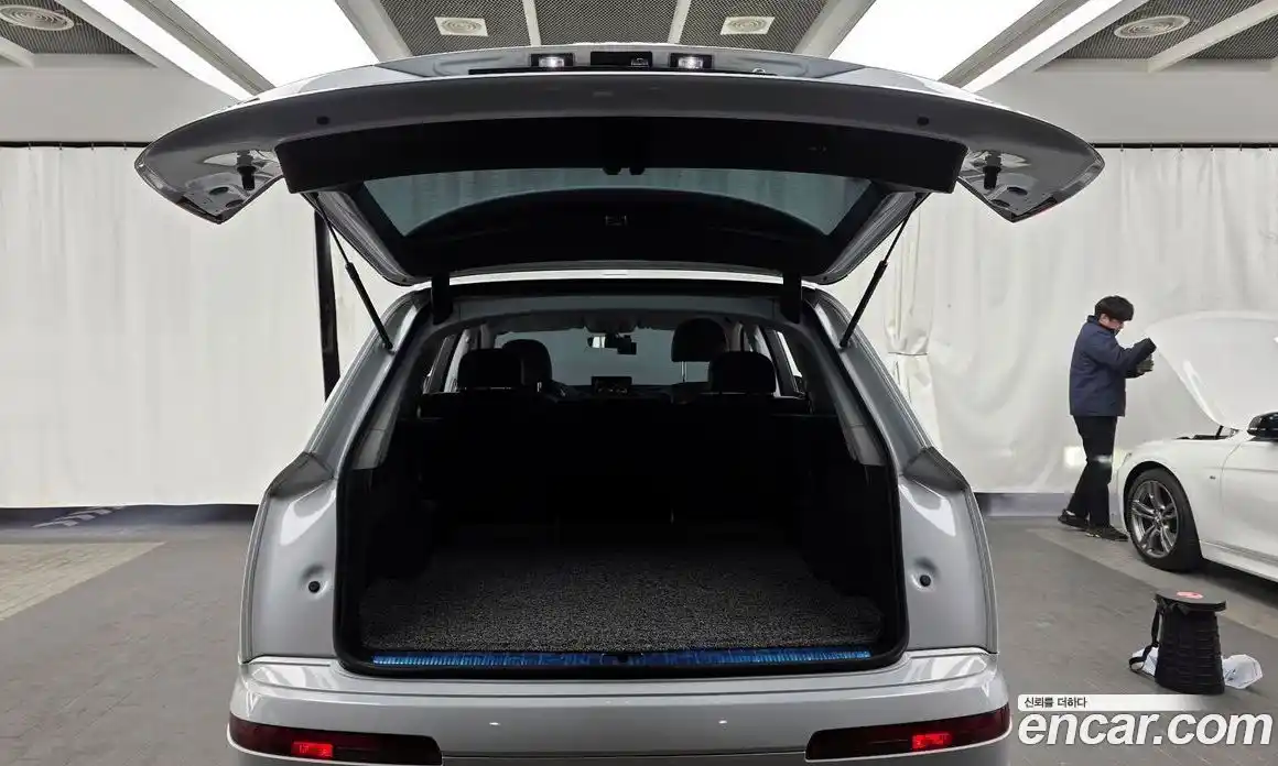 Audi Q7 2019 2.0 Автомат в Москве № 161359, фото 4