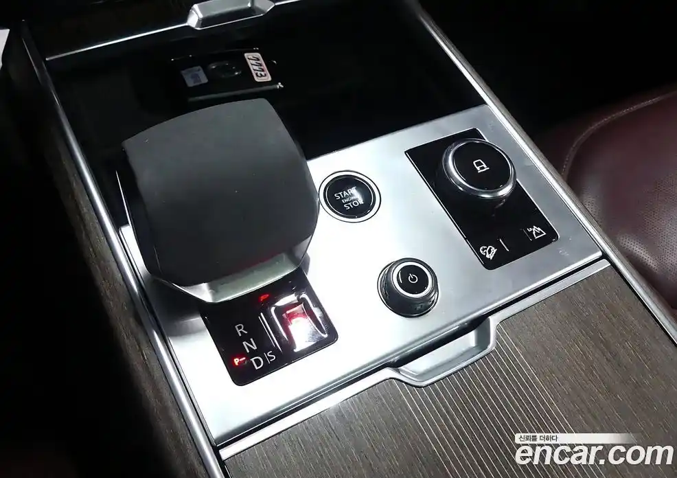 Land Rover Range-Rover 2023 4.4 Автомат в Москве № 166757, фото 11