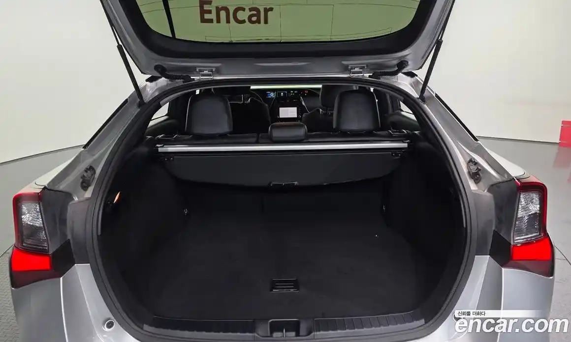 Toyota Prius 2021 1.8 Автомат в Москве № 170253, фото 13