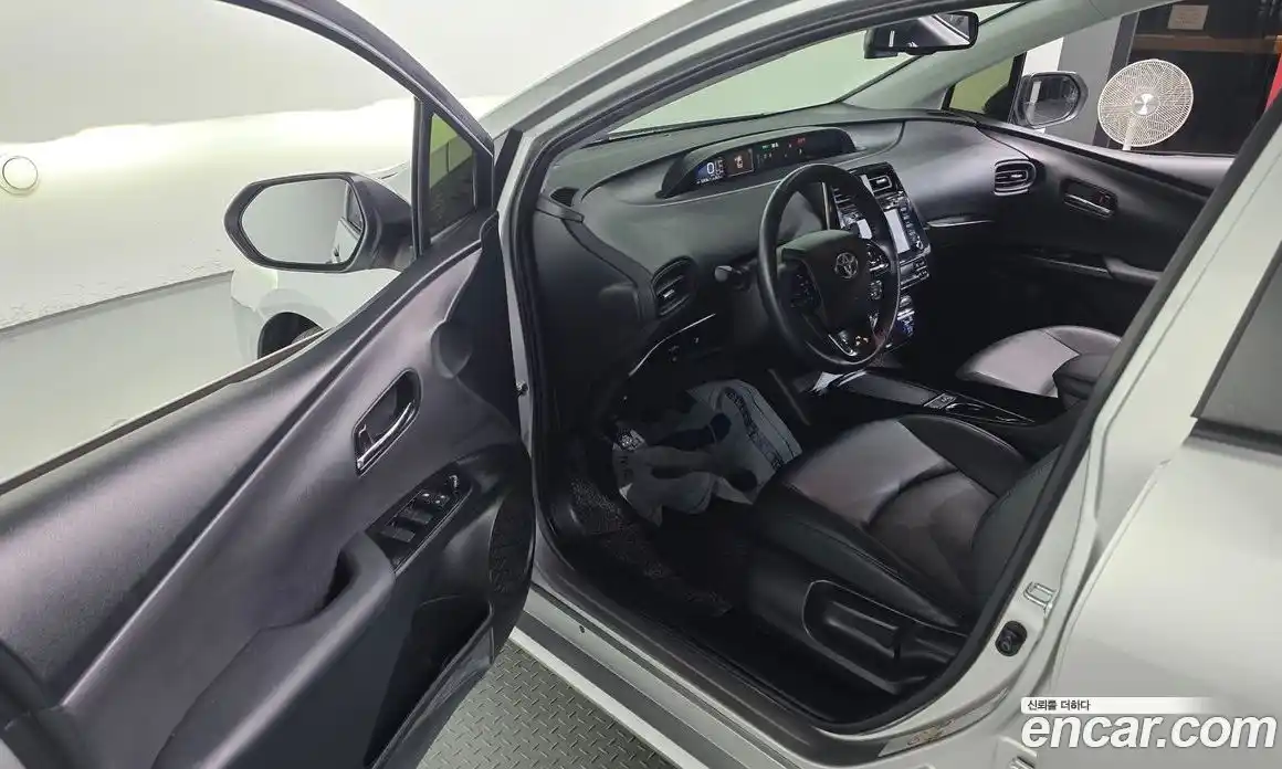 Toyota Prius 2021 1.8 Автомат в Москве № 170253, фото 18