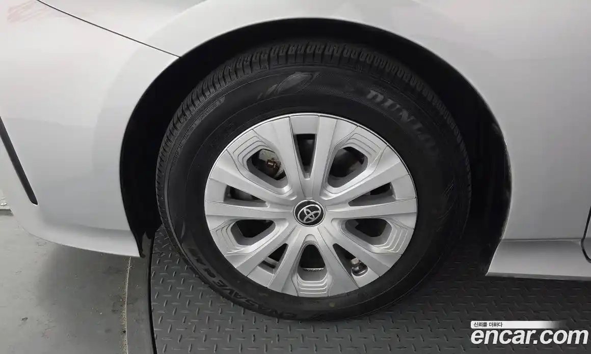 Toyota Prius 2021 1.8 Автомат в Москве № 170253, фото 4