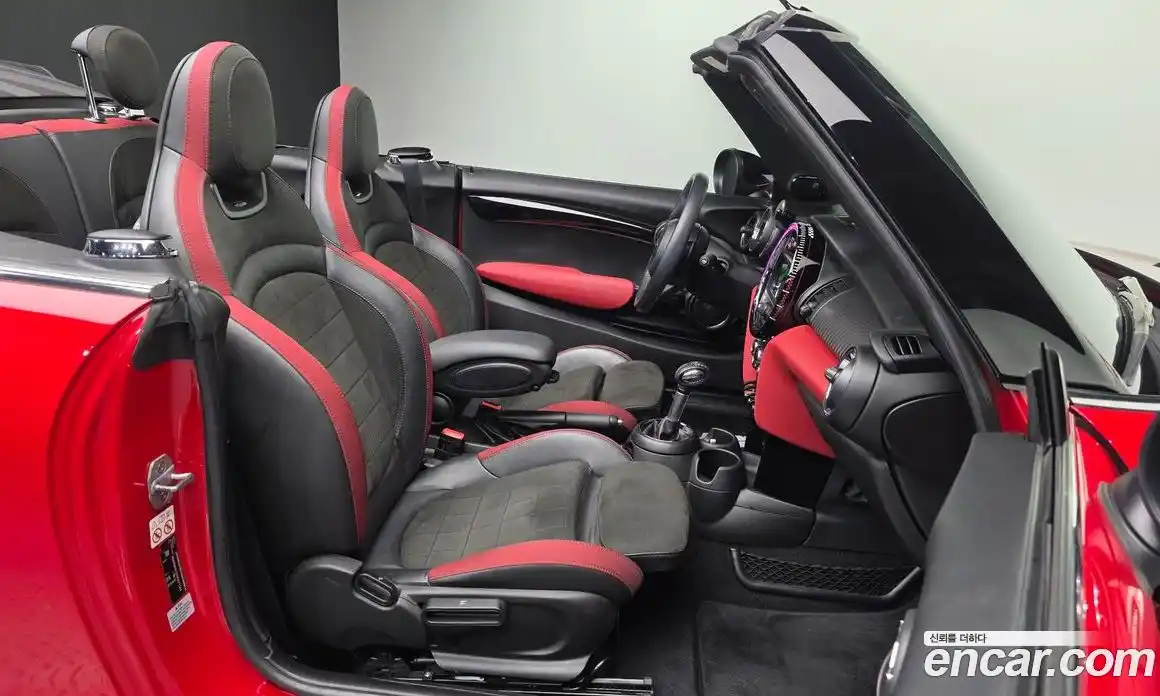 Mini Cooper Convertible 2019 2.0 Автомат в Москве № 186380, фото 16