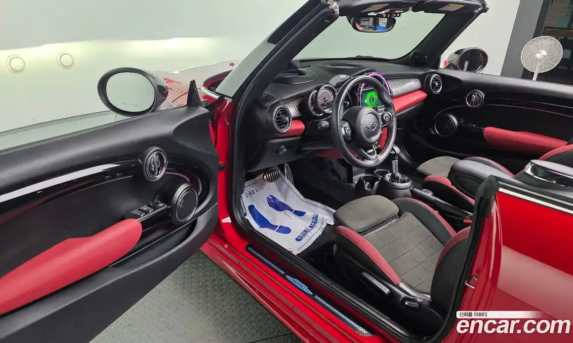 Mini Cooper Convertible 2019 2.0 Автомат в Москве № 186380, фото 18