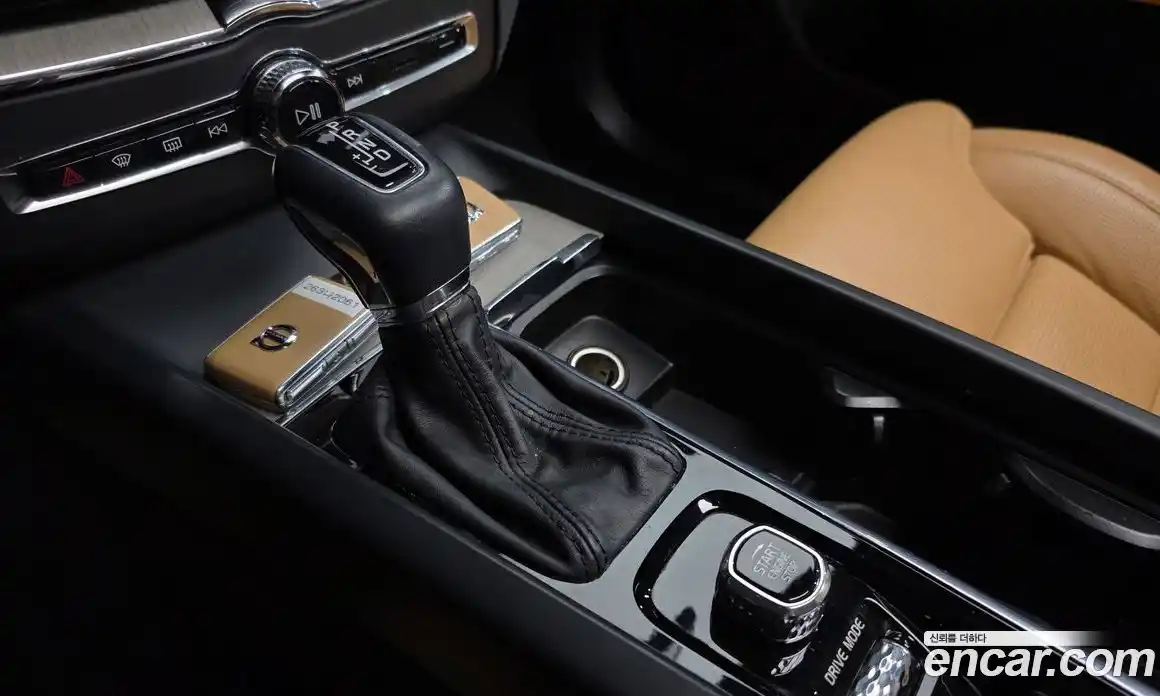 Volvo XC60 2020 2.0 Автомат в Москве № 197102, фото 13