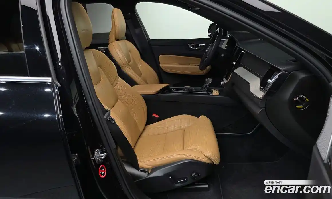 Volvo XC60 2020 2.0 Автомат в Москве № 197102, фото 16