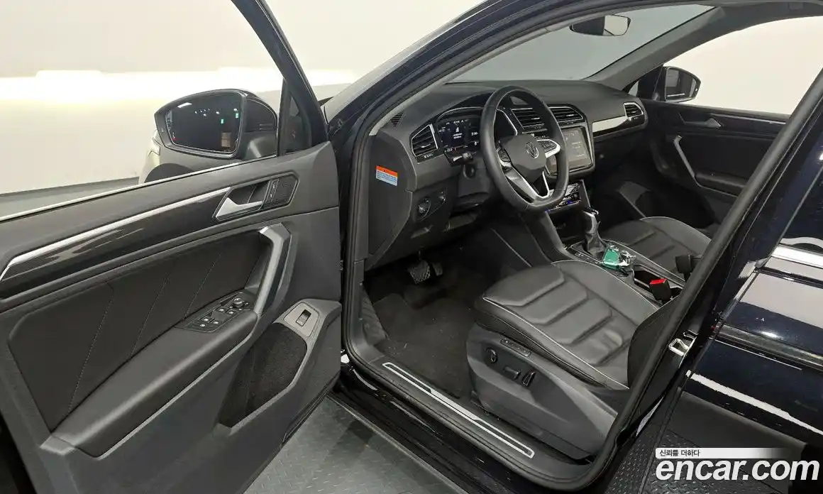 Volkswagen Tiguan 2023 2.0 Автомат в Москве № 198949, фото 13