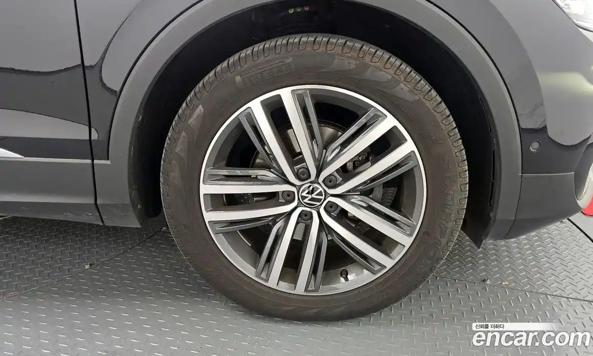 Volkswagen Tiguan 2023 2.0 Автомат в Москве № 198949, фото 8