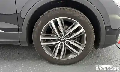 Volkswagen Tiguan 2023 2.0 Автомат в Москве № 198949, миниатюра 8