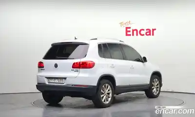 Volkswagen Tiguan 2015 2.0 Автомат в Москве № 199285, миниатюра 4