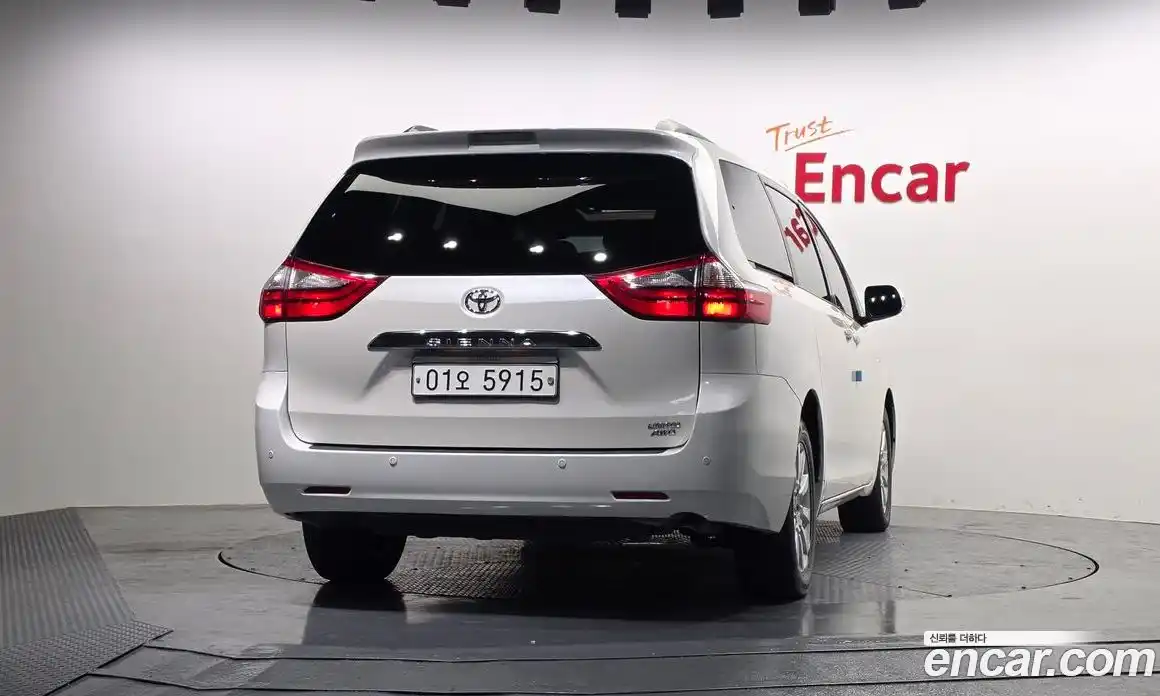 Toyota Sienna 2017 3.5 Автомат в Москве № 199617, фото 15