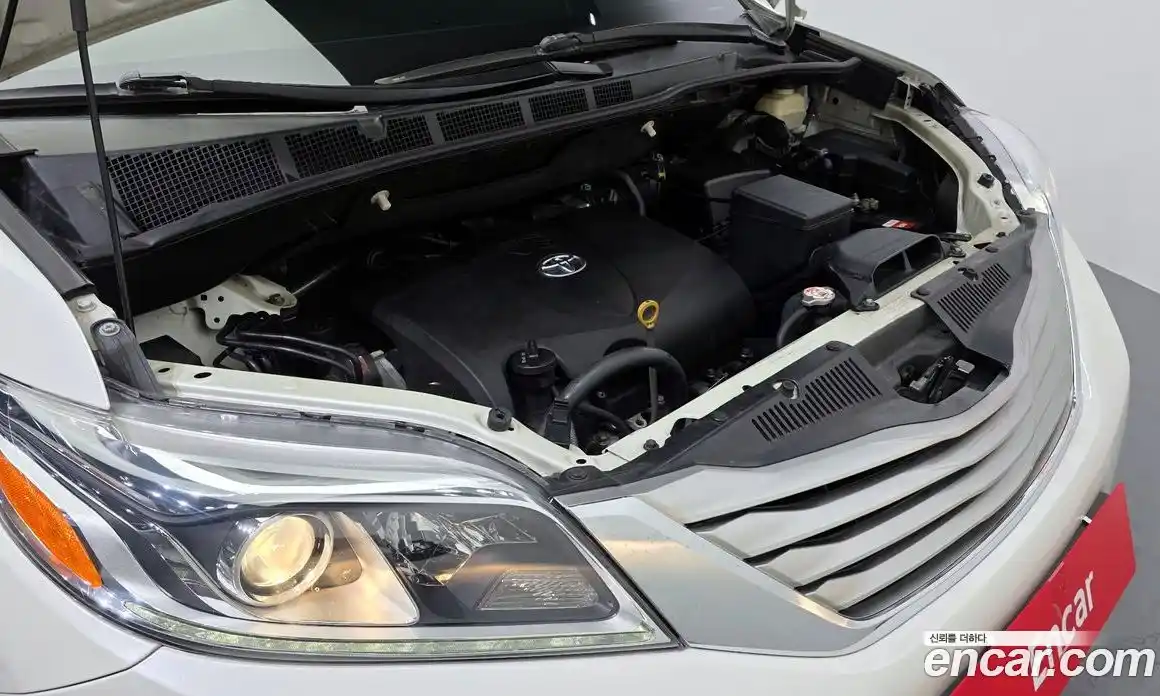 Toyota Sienna 2017 3.5 Автомат в Москве № 199617, фото 17