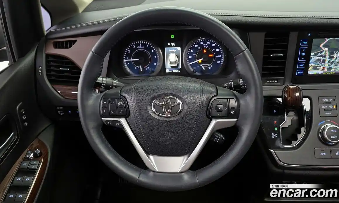 Toyota Sienna 2017 3.5 Автомат в Москве № 199617, фото 18