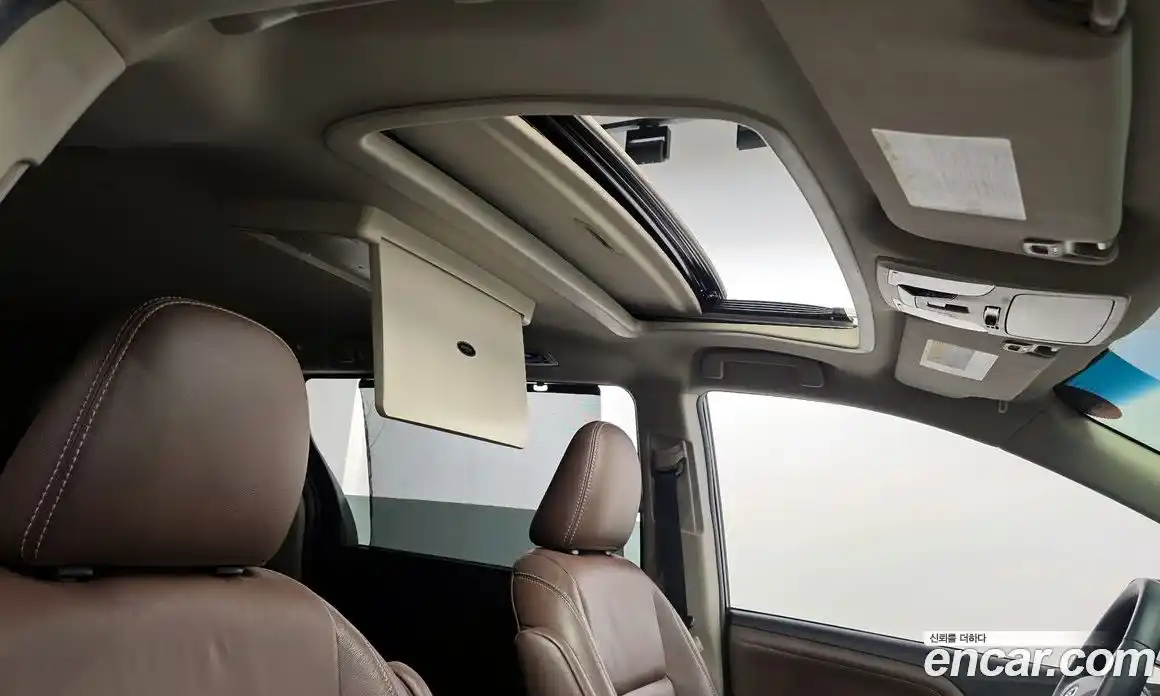 Toyota Sienna 2017 3.5 Автомат в Москве № 199617, фото 19