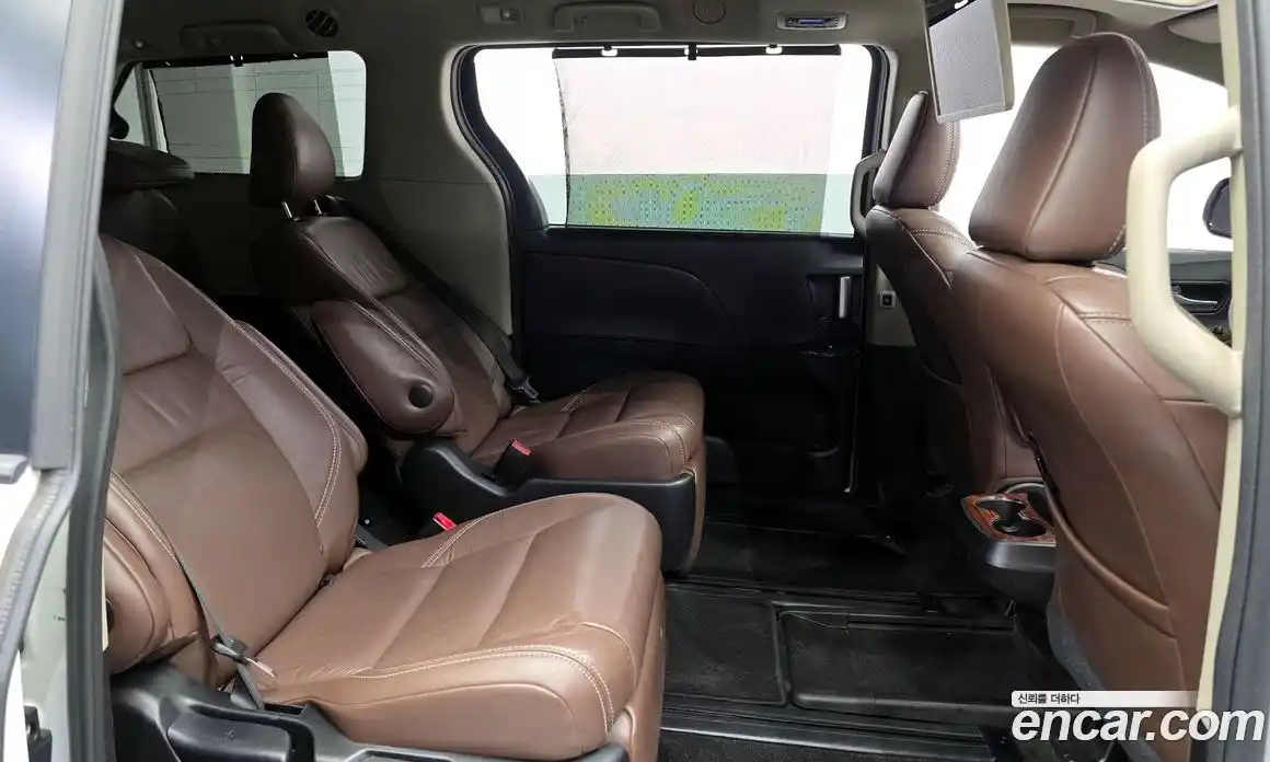 Toyota Sienna 2017 3.5 Автомат в Москве № 199617, фото 3
