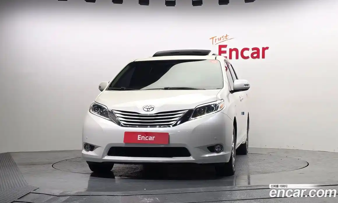 Toyota Sienna 2017 3.5 Автомат в Москве № 199617, фото 4