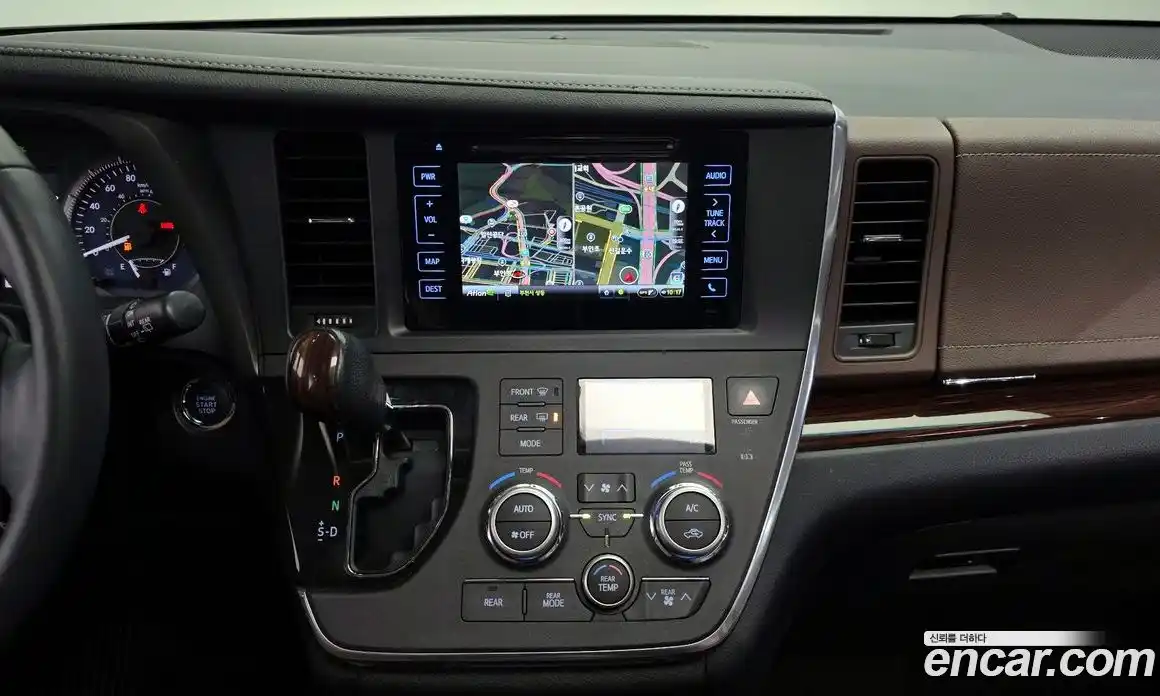 Toyota Sienna 2017 3.5 Автомат в Москве № 199617, фото 5