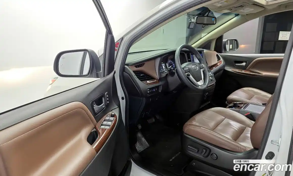 Toyota Sienna 2017 3.5 Автомат в Москве № 199617, фото 6