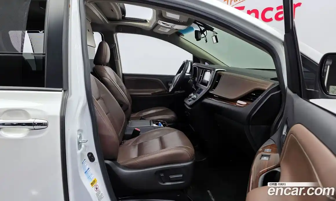 Toyota Sienna 2017 3.5 Автомат в Москве № 199617, фото 10