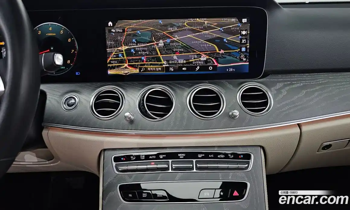 Mercedes-Benz E-Class 2023 2.0 Автомат в Москве № 206839, фото 12