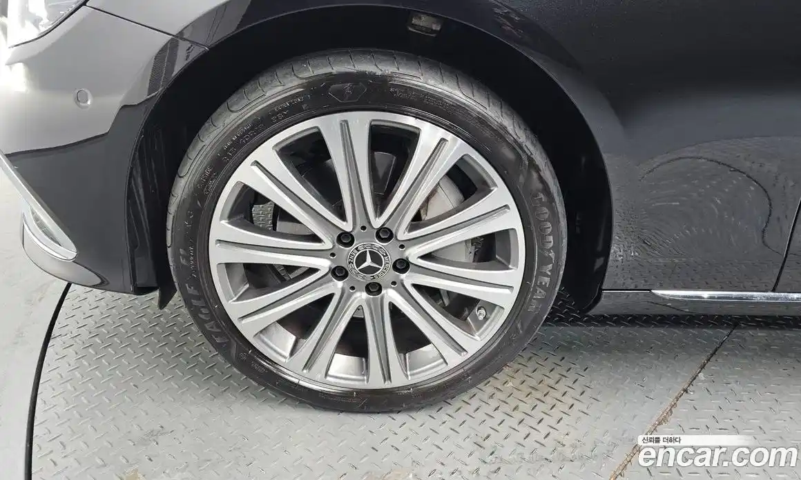 Mercedes-Benz E-Class 2023 2.0 Автомат в Москве № 206839, фото 14