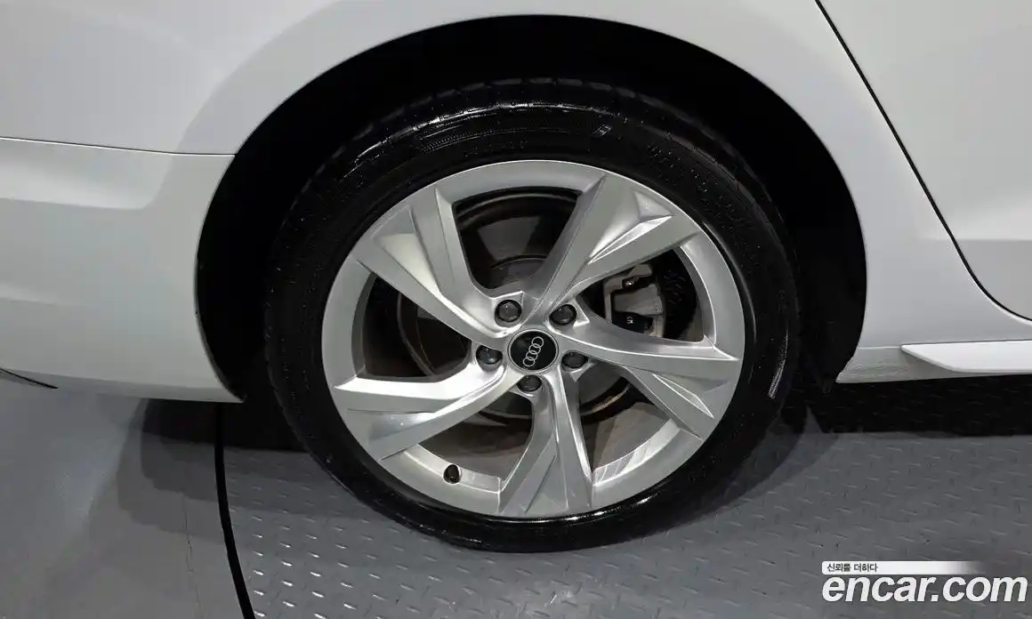 Audi A4 2021 2.0 Автомат в Москве № 229919, фото 3