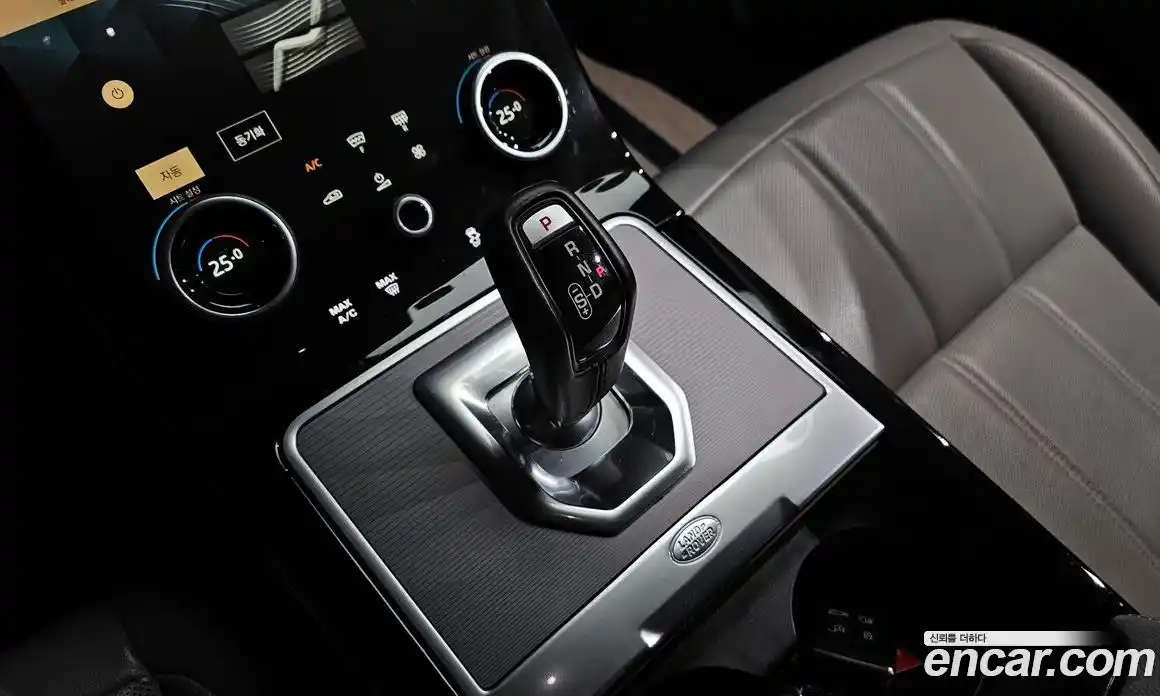 Land Rover Range-Rover Evoque 2021 2.0 Автомат в Москве № 231256, фото 1