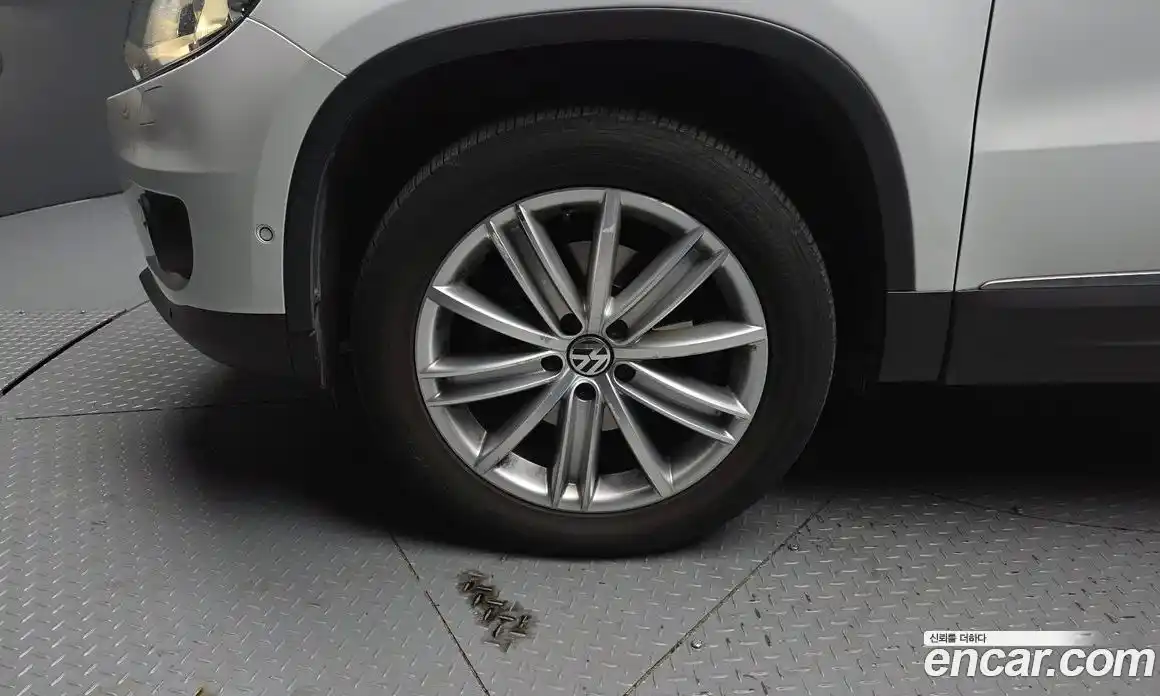 Volkswagen Tiguan 2014 2.0 Автомат в Москве № 232175, фото 3