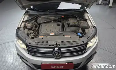 Volkswagen Tiguan 2014 2.0 Автомат в Москве № 232175, миниатюра 4