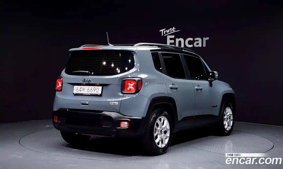Jeep Renegade 2018 2.4 Автомат в Москве № 232497, фото 11