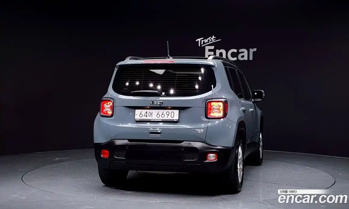 Jeep Renegade 2018 2.4 Автомат в Москве № 232497, фото 19