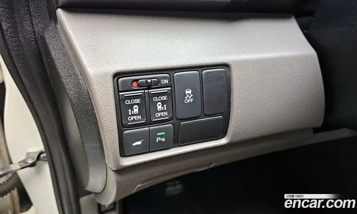 Honda Odyssey 2015 3.5 Автомат в Москве № 232848, фото 6