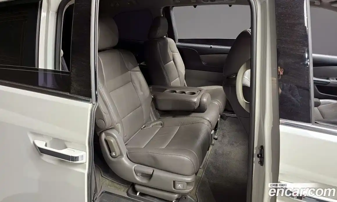 Honda Odyssey 2015 3.5 Автомат в Москве № 232848, фото 7