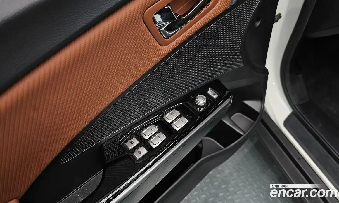 SsangYong TIBOLI 2018 1.6 Автомат в Москве № 290193, фото 6