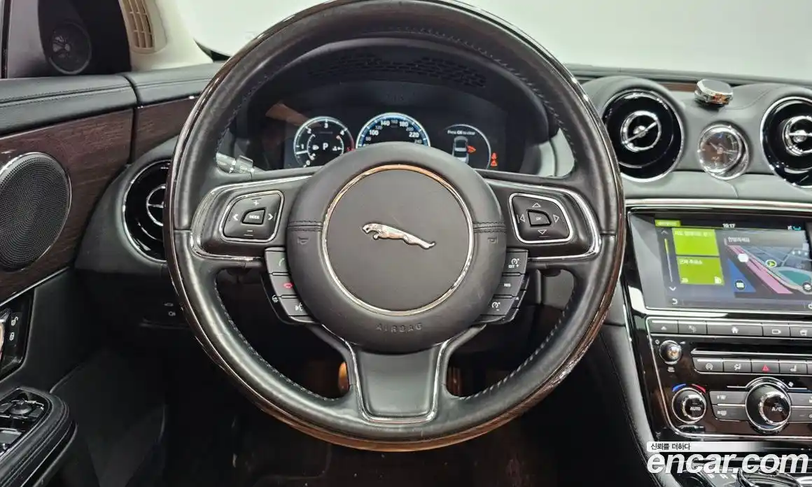 Jaguar XJ 2017 3.0 Автомат в Москве № 305048, фото 13