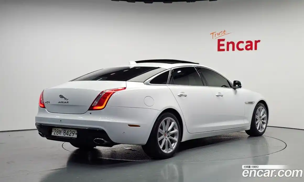 Jaguar XJ 2017 3.0 Автомат в Москве № 305048, фото 15