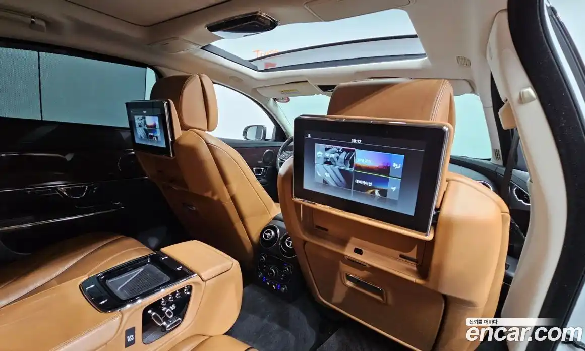 Jaguar XJ 2017 3.0 Автомат в Москве № 305048, фото 18