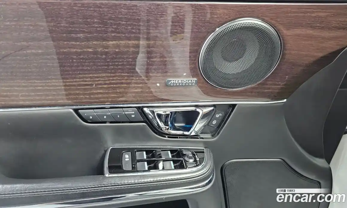 Jaguar XJ 2017 3.0 Автомат в Москве № 305048, фото 20