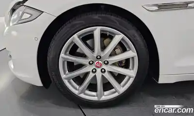 Jaguar XJ 2017 3.0 Автомат в Москве № 305048, миниатюра 2