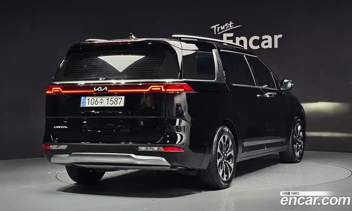 Kia Canival 2023 3.5 Автомат в Москве № 96848, фото 19