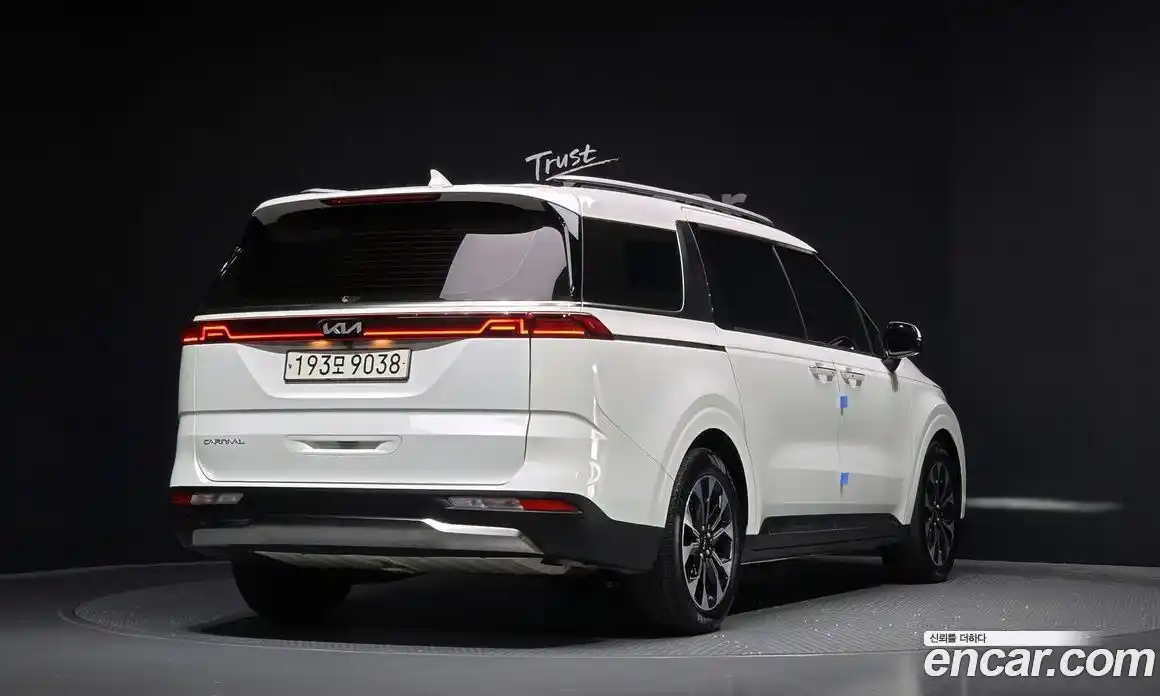 Kia Canival 2023 3.5 Автомат в Москве № 114785, фото 19