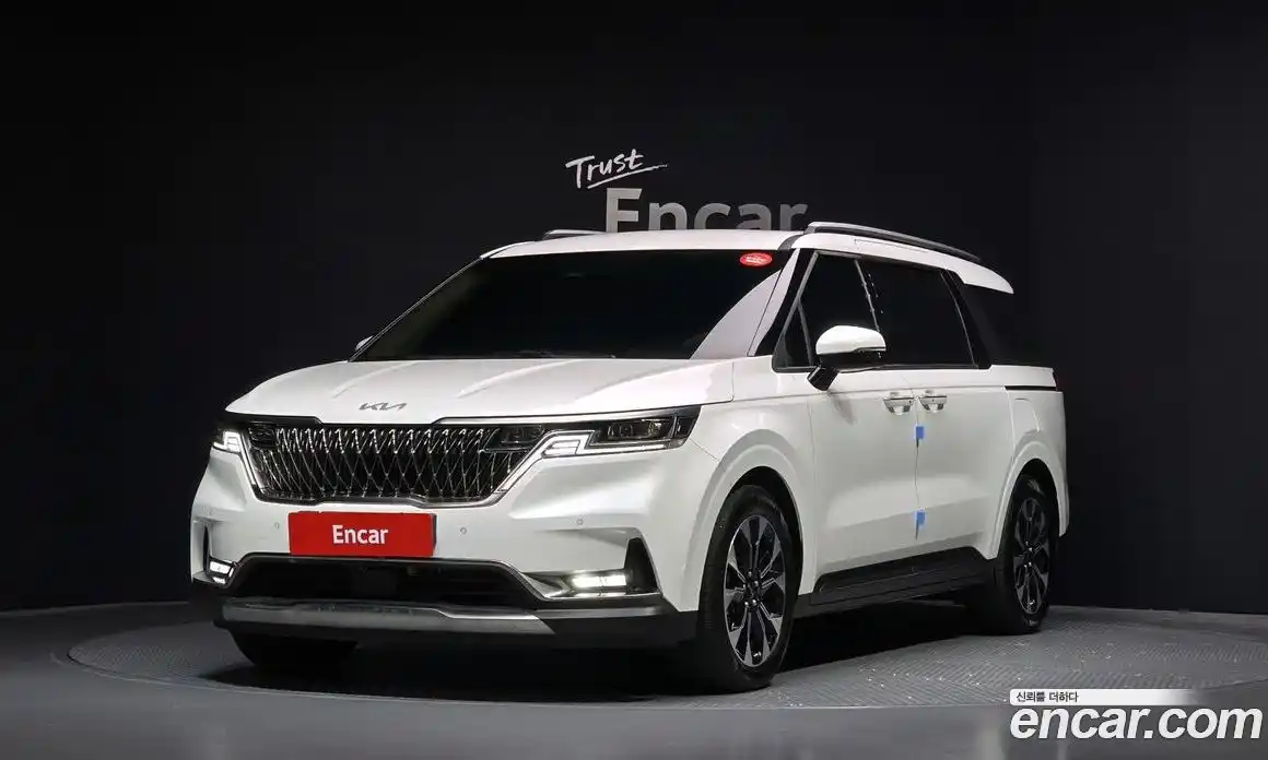 Kia Canival 2023 3.5 Автомат в Москве № 114785, фото 5