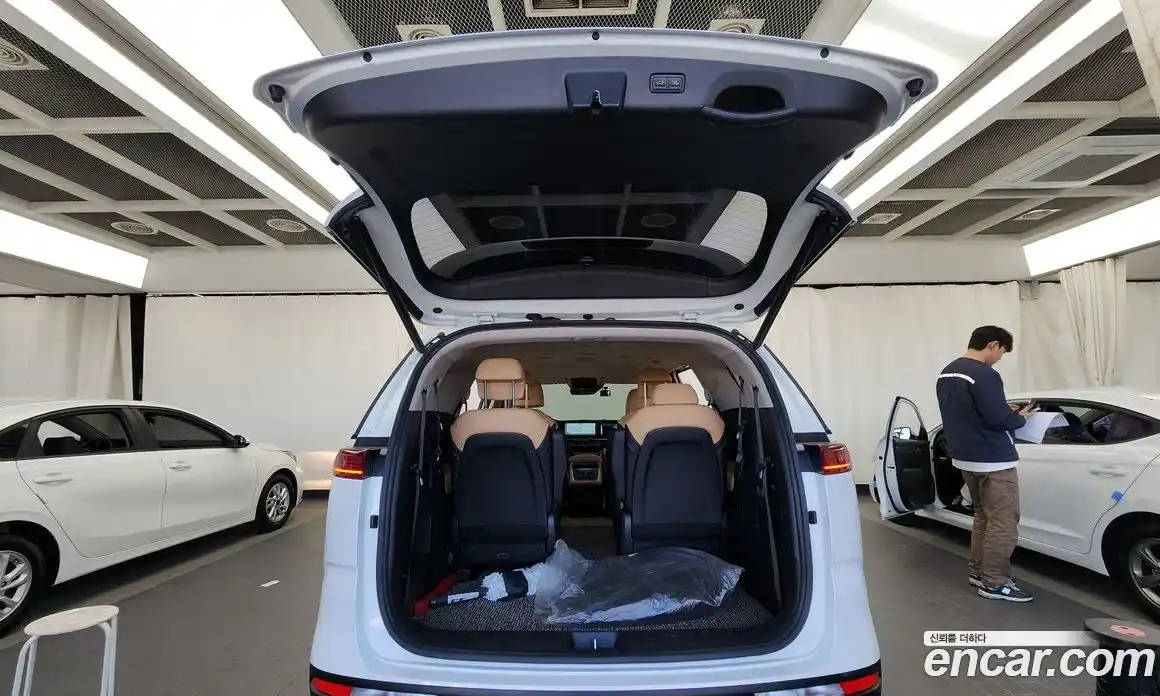 Kia Canival 2023 3.5 Автомат в Москве № 114785, фото 7