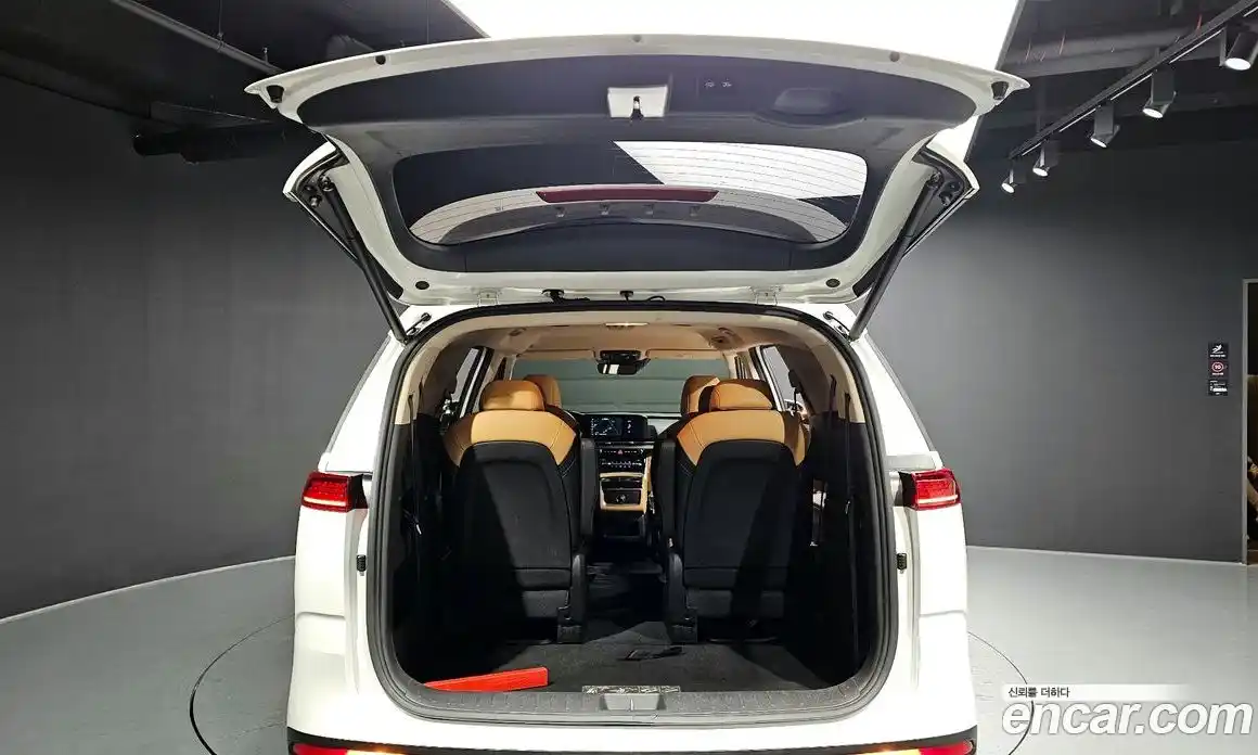 Kia Canival 2022 3.5 Автомат в Москве № 121244, фото 17