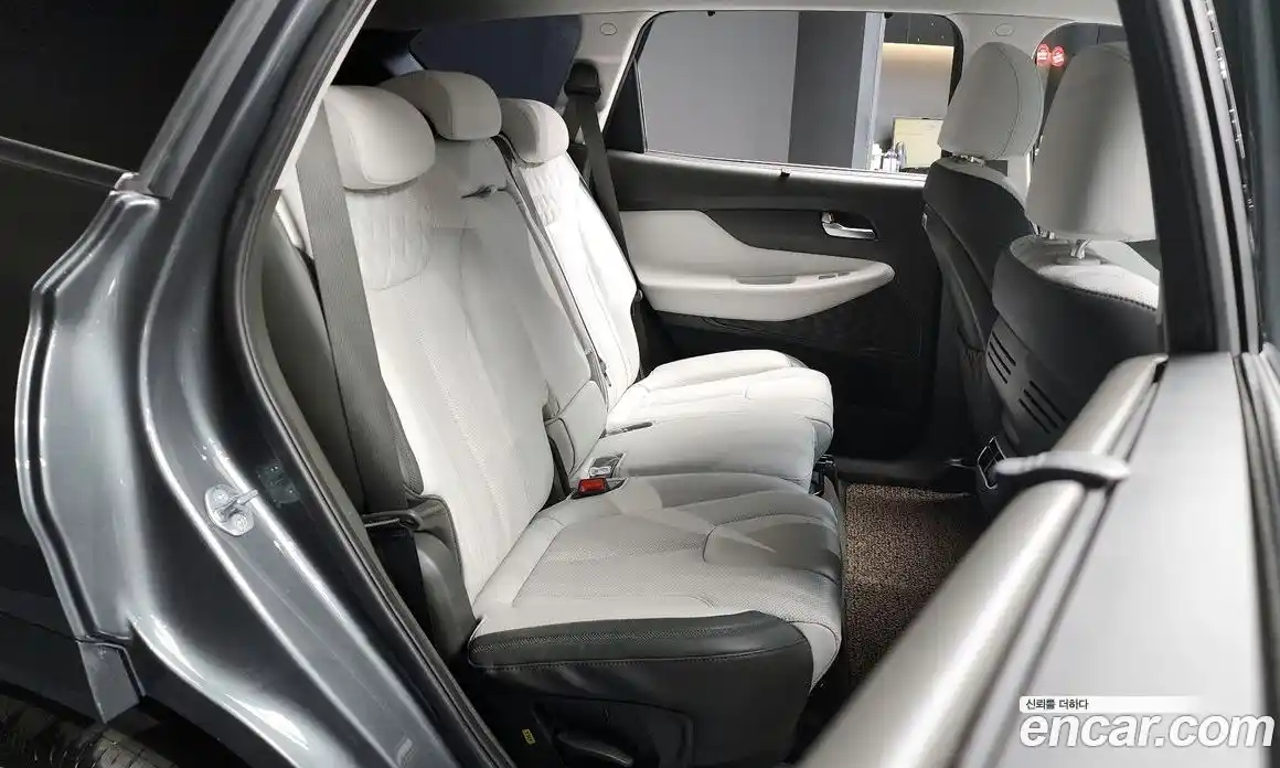 Hyundai Santa Fe 2022 1.6 Автомат в Москве № 126464, фото 13