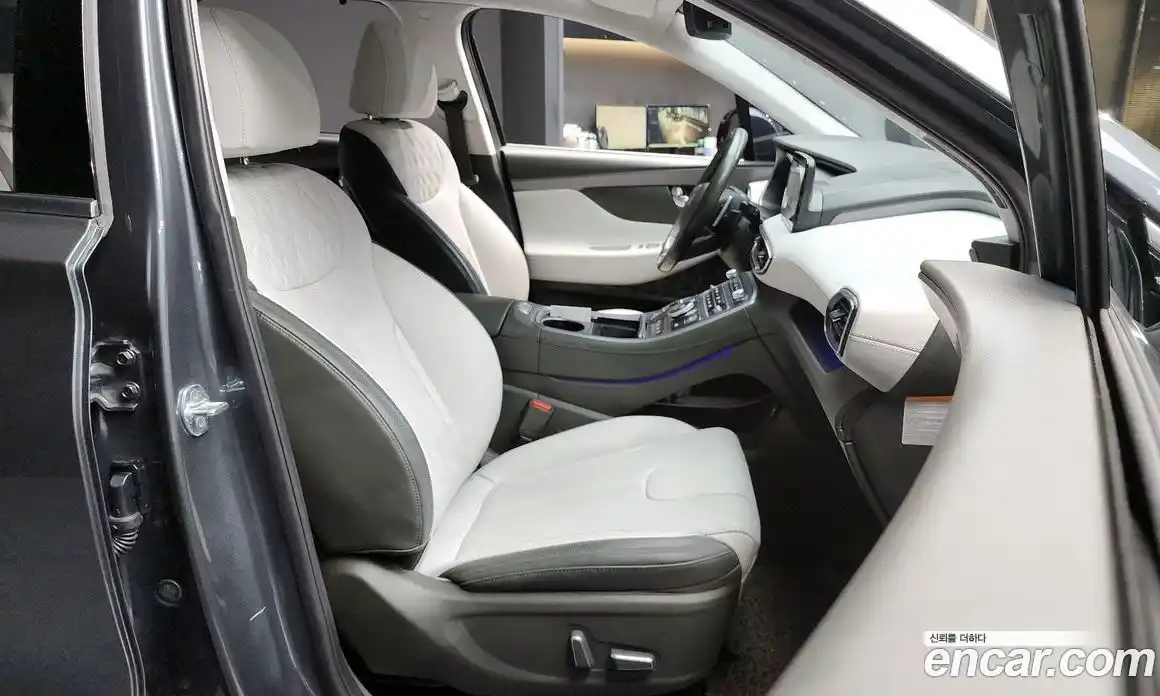 Hyundai Santa Fe 2022 1.6 Автомат в Москве № 126464, фото 17